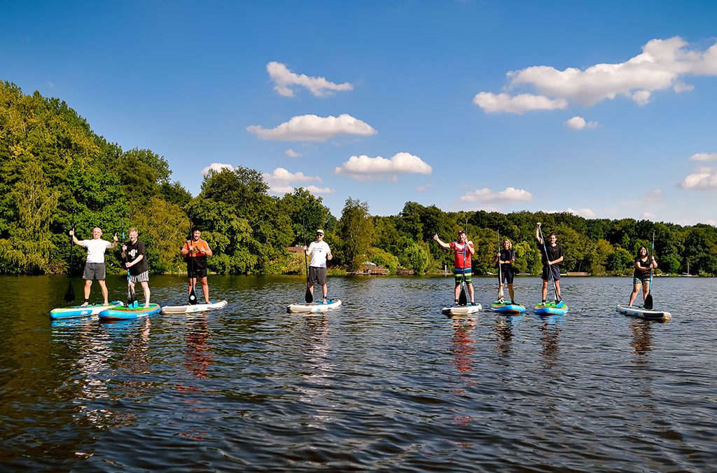 After Work SUP am Hariksee mit Paddeln macht Spass